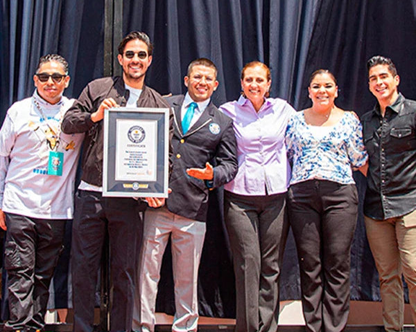 Farmacias Similares' Guinness World Records: Dr. Simi Did It Again! 🤩